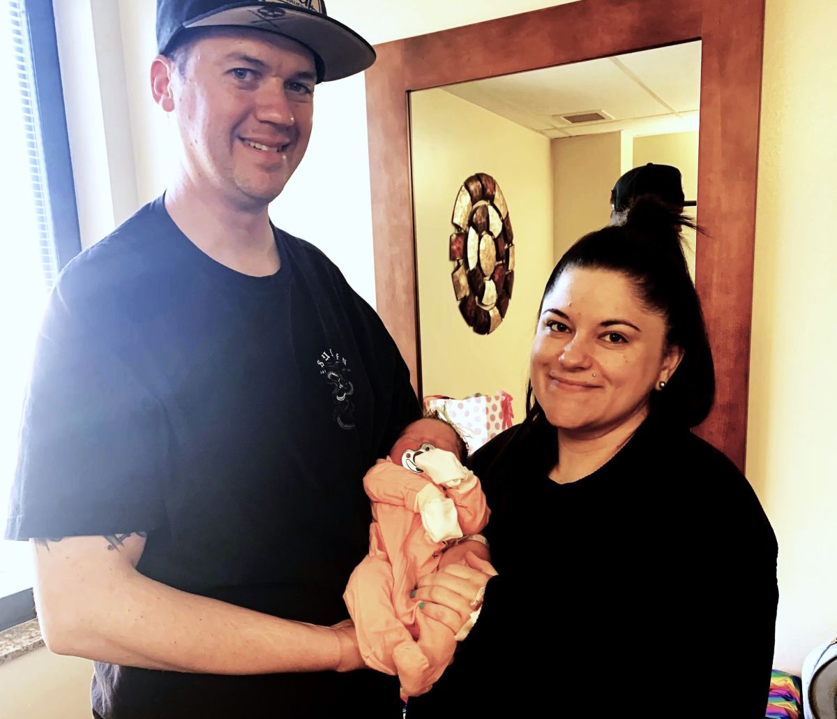 Alyssa and Justin hold their newborn baby Lily